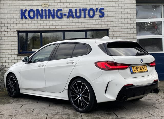 BMW 1 Serie 118i High Executive M-sport/ Pano/ H&K/ VC/ Shadow/ Privacy