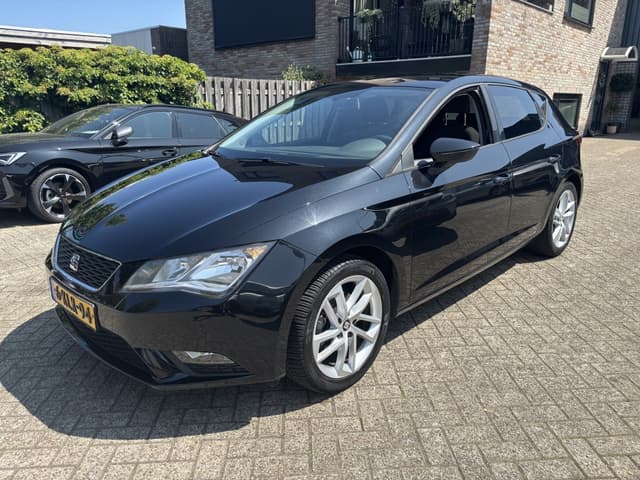 SEAT Leon 1.2 TSI Style Trekhaak/lichtmetalen wielen 17''/ parkeerhulp